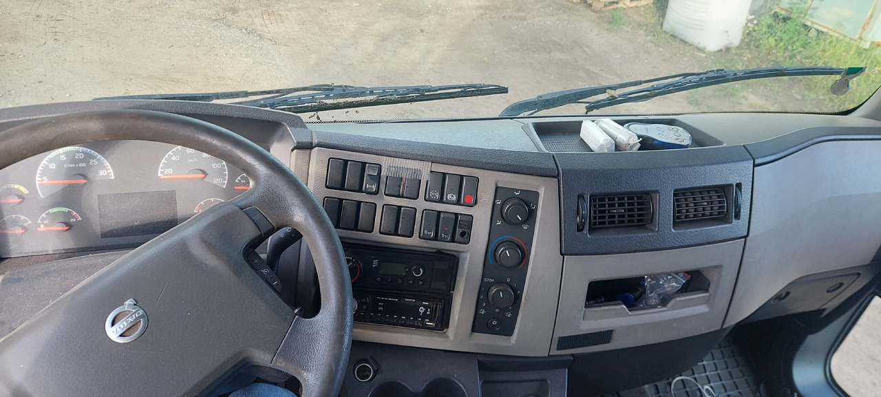 VOLVO FL280 - Box truck: picture 5 VOLVO FL280 - Box truck: picture 5
