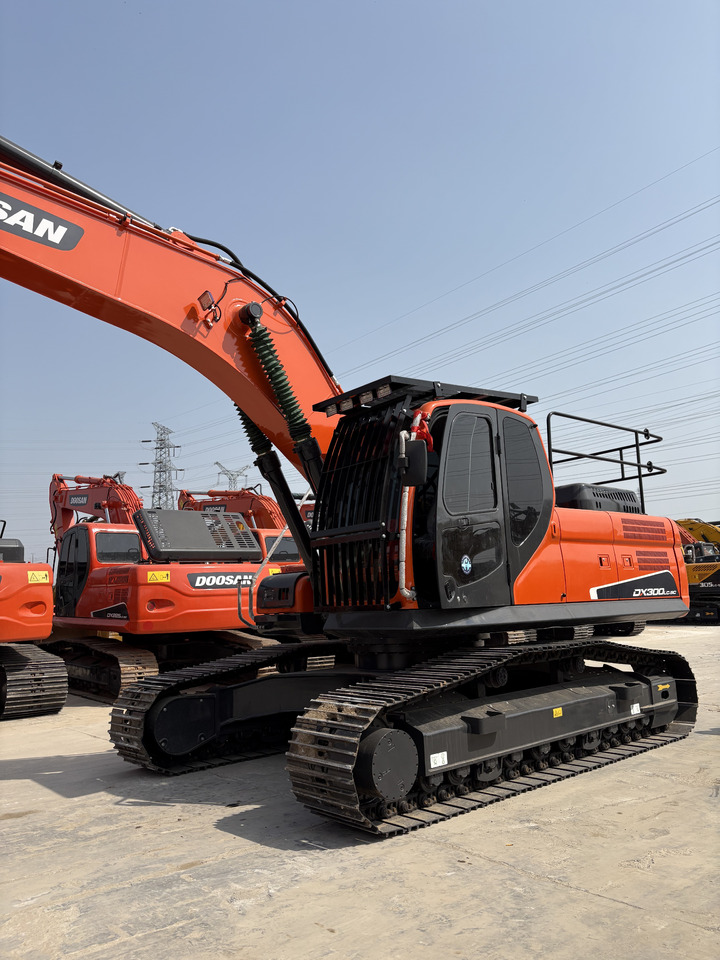 DOOSAN Dx300cl low work hours original excavator - Crawler excavator: picture 2 DOOSAN Dx300cl low work hours original excavator - Crawler excavator: picture 2