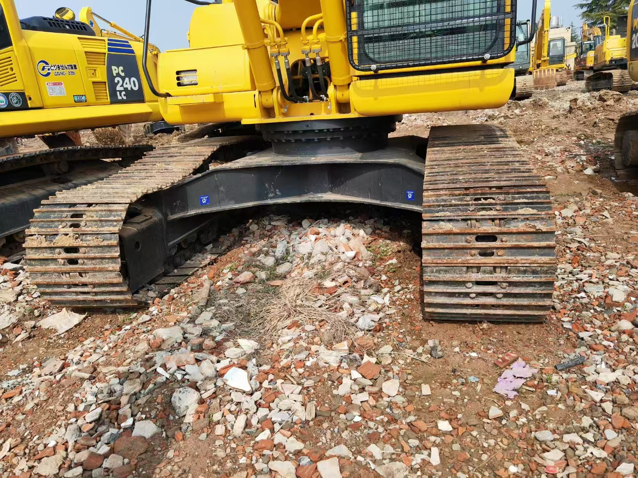KOMATSU pc210-8 used crawler excavator japan brand hot sale - Crawler excavator: picture 4 KOMATSU pc210-8 used crawler excavator japan brand hot sale - Crawler excavator: picture 4