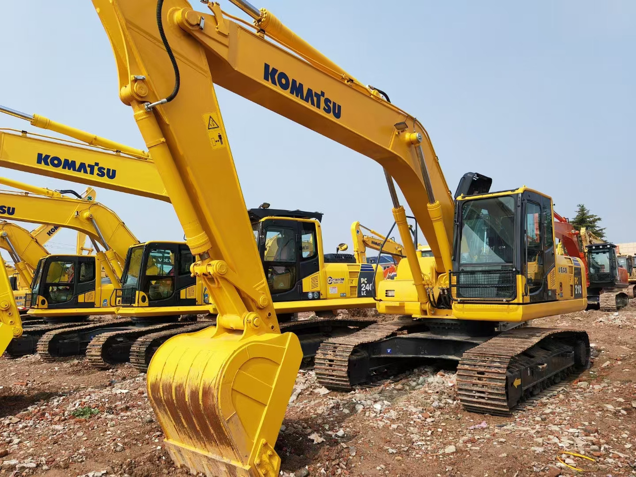 KOMATSU pc210-8 used crawler excavator japan brand hot sale - Crawler excavator: picture 3 KOMATSU pc210-8 used crawler excavator japan brand hot sale - Crawler excavator: picture 3