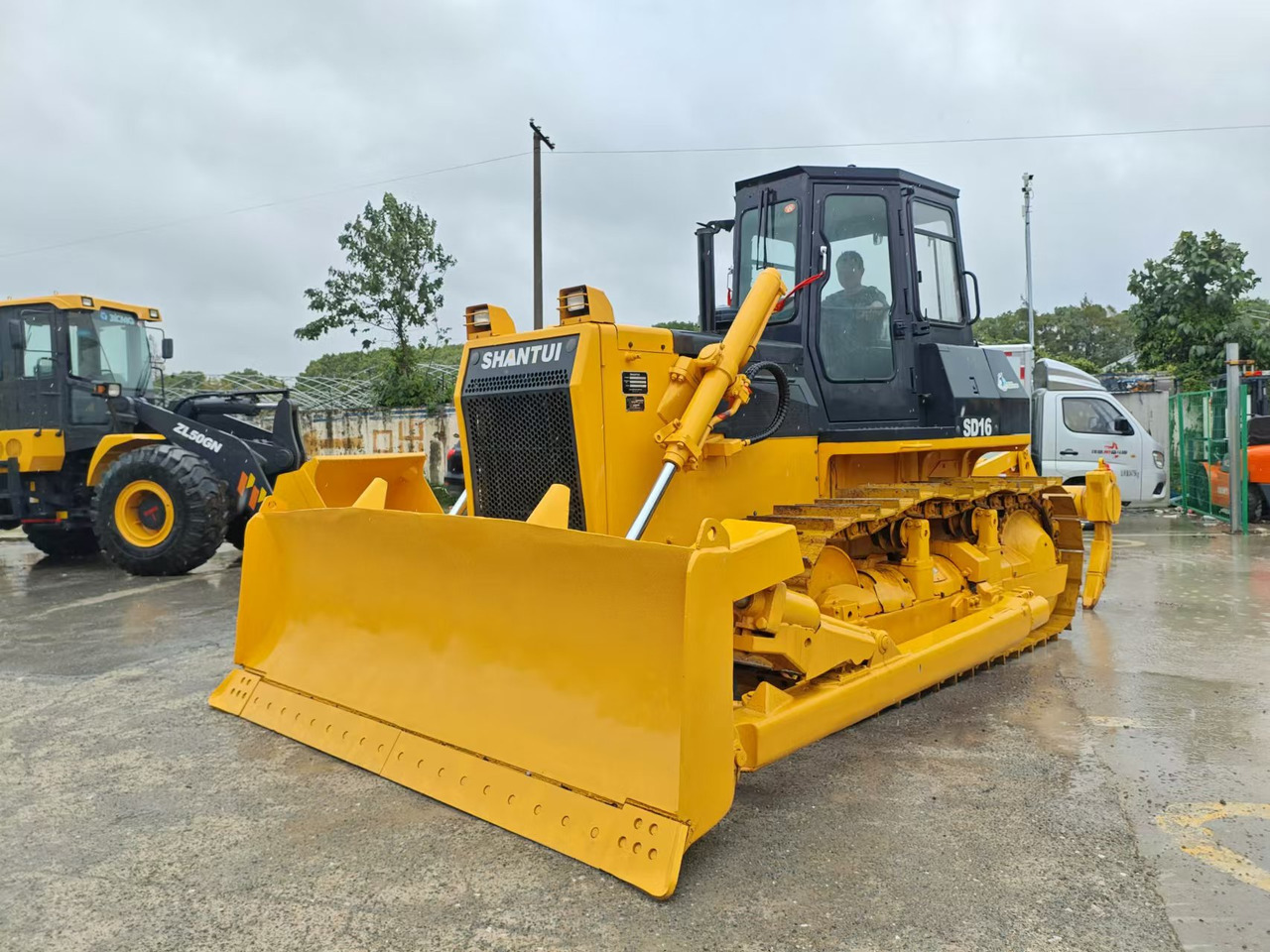 SHANTUI sd16 bullldozer made in china low price for sale - Bulldozer: picture 3 SHANTUI sd16 bullldozer made in china low price for sale - Bulldozer: picture 3