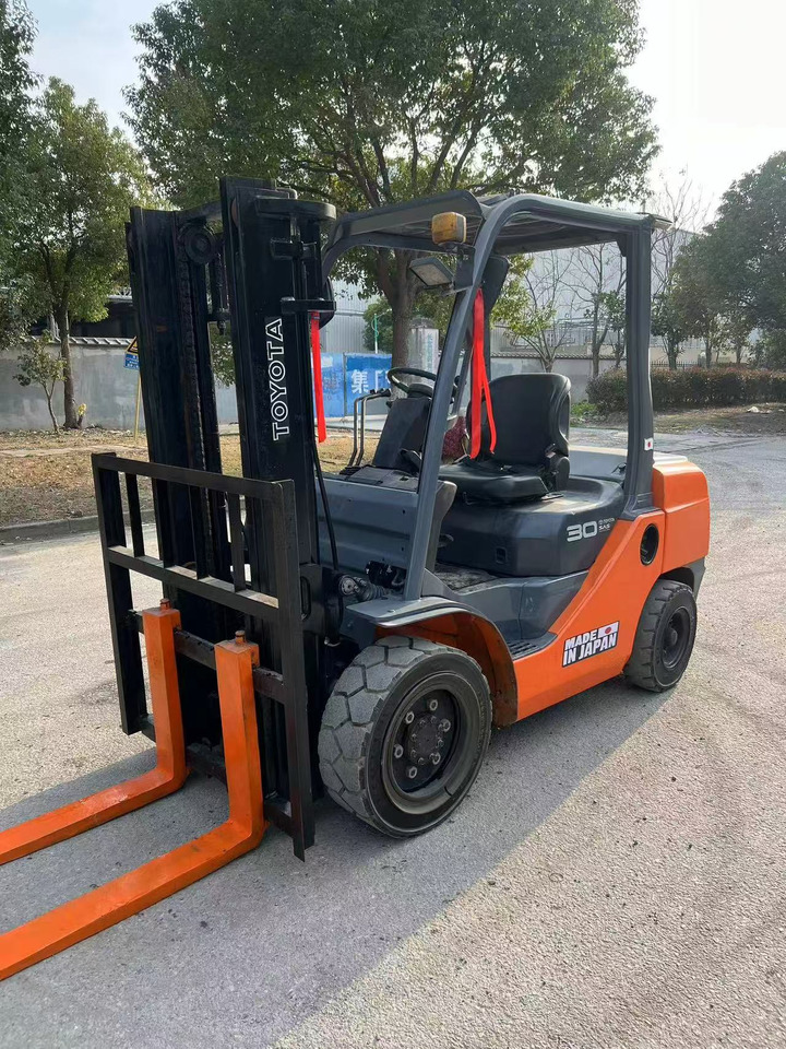 TOYOTA 3 ton 8F used japan brand diesel forklift - Diesel forklift: picture 5 TOYOTA 3 ton 8F used japan brand diesel forklift - Diesel forklift: picture 5