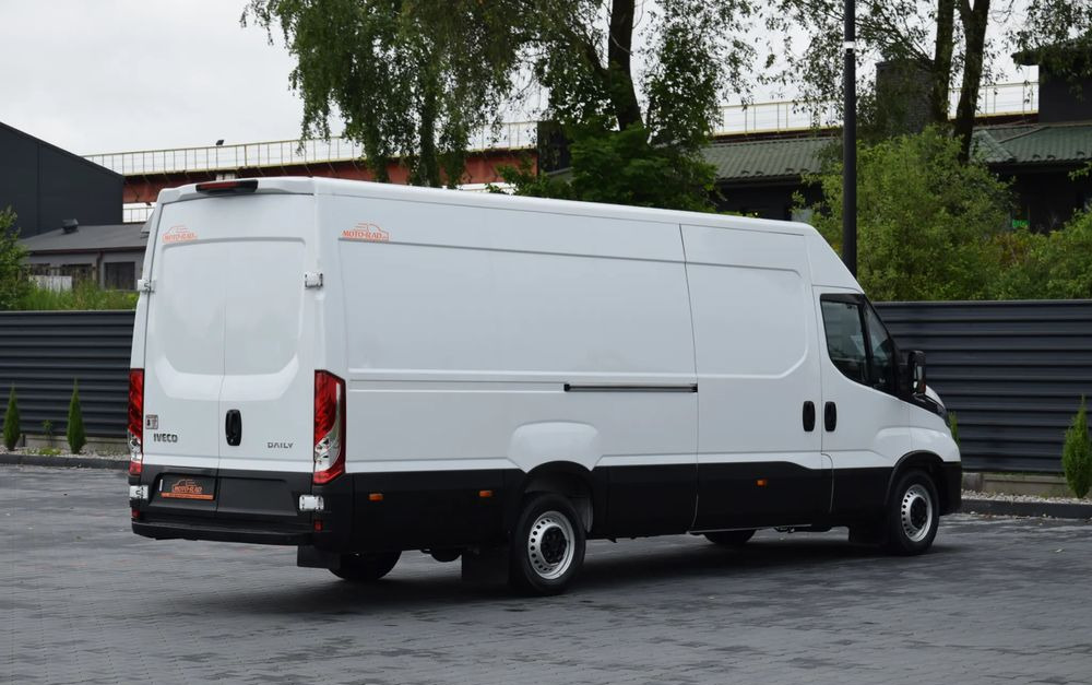 Iveco DAILY MAXI 35S16 / 2.3 - 160 KM / AUTOMAT HI-MATIC / NOWY MODEL / 3 OSOBY / DOSTAWCZE / BLASZAK / KLIMA / CZUJNIKI COFANIA / NISKI PRZEBIEG / 2022 / SERWISOWANY / Z NIEMIEC - Panel van: picture 5 Iveco DAILY MAXI 35S16 / 2.3 - 160 KM / AUTOMAT HI-MATIC / NOWY MODEL / 3 OSOBY / DOSTAWCZE / BLASZAK / KLIMA / CZUJNIKI COFANIA / NISKI PRZEBIEG / 2022 / SERWISOWANY / Z NIEMIEC - Panel van: picture 5