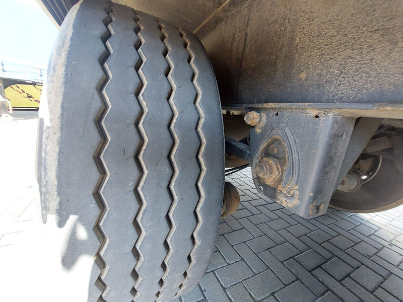 Curtainsider semi-trailer Krone SD: picture 14