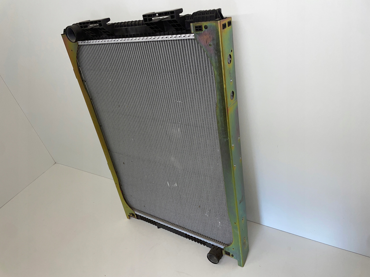 CHŁODNICA WODY MAN F2000 F 90 F 2000 F90 81061016437 - Coolant pump for Truck: picture 3 CHŁODNICA WODY MAN F2000 F 90 F 2000 F90 81061016437 - Coolant pump for Truck: picture 3