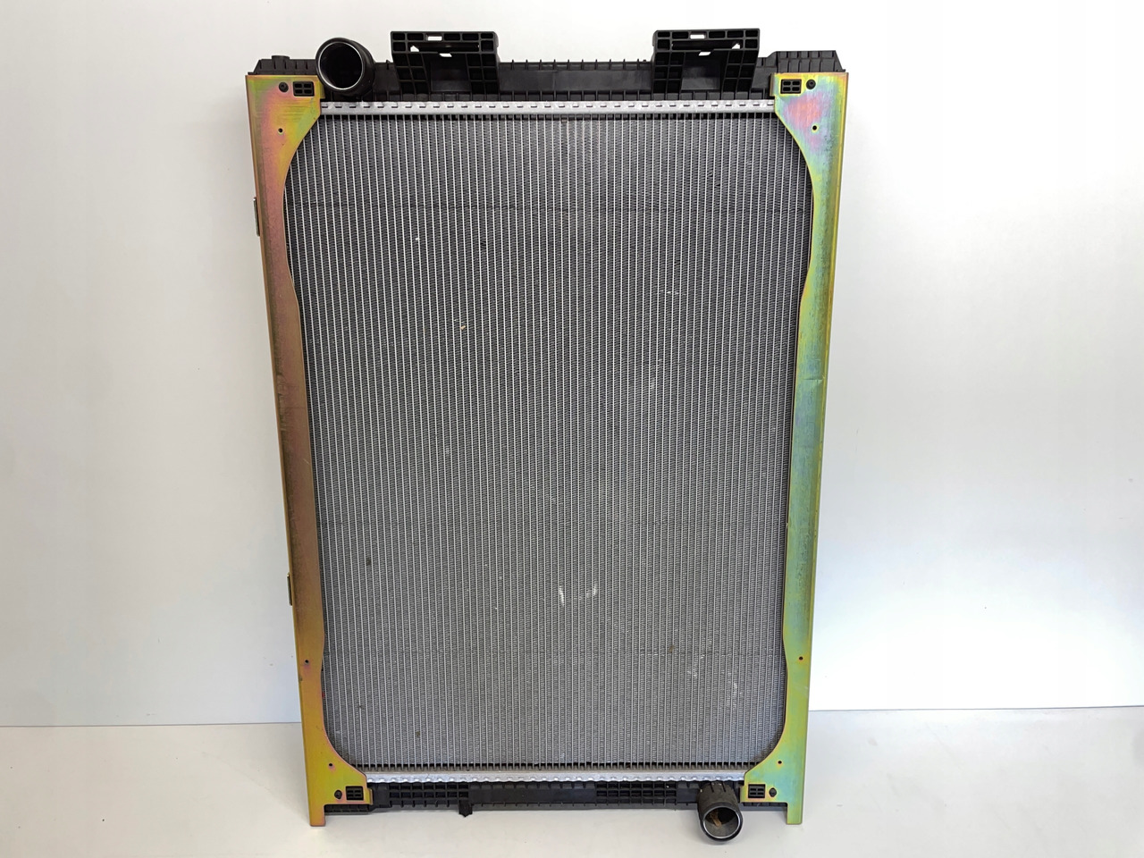 CHŁODNICA WODY MAN F2000 F 90 F 2000 F90 81061016437 - Coolant pump for Truck: picture 1 CHŁODNICA WODY MAN F2000 F 90 F 2000 F90 81061016437 - Coolant pump for Truck: picture 1