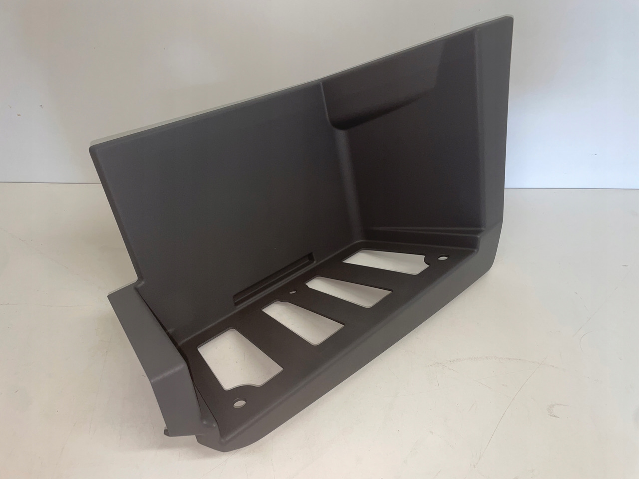 DOLNY STOPIEŃ STOPNICA MAN TGL TGM TGL-3 81615200327 - Footstep for Truck: picture 2 DOLNY STOPIEŃ STOPNICA MAN TGL TGM TGL-3 81615200327 - Footstep for Truck: picture 2