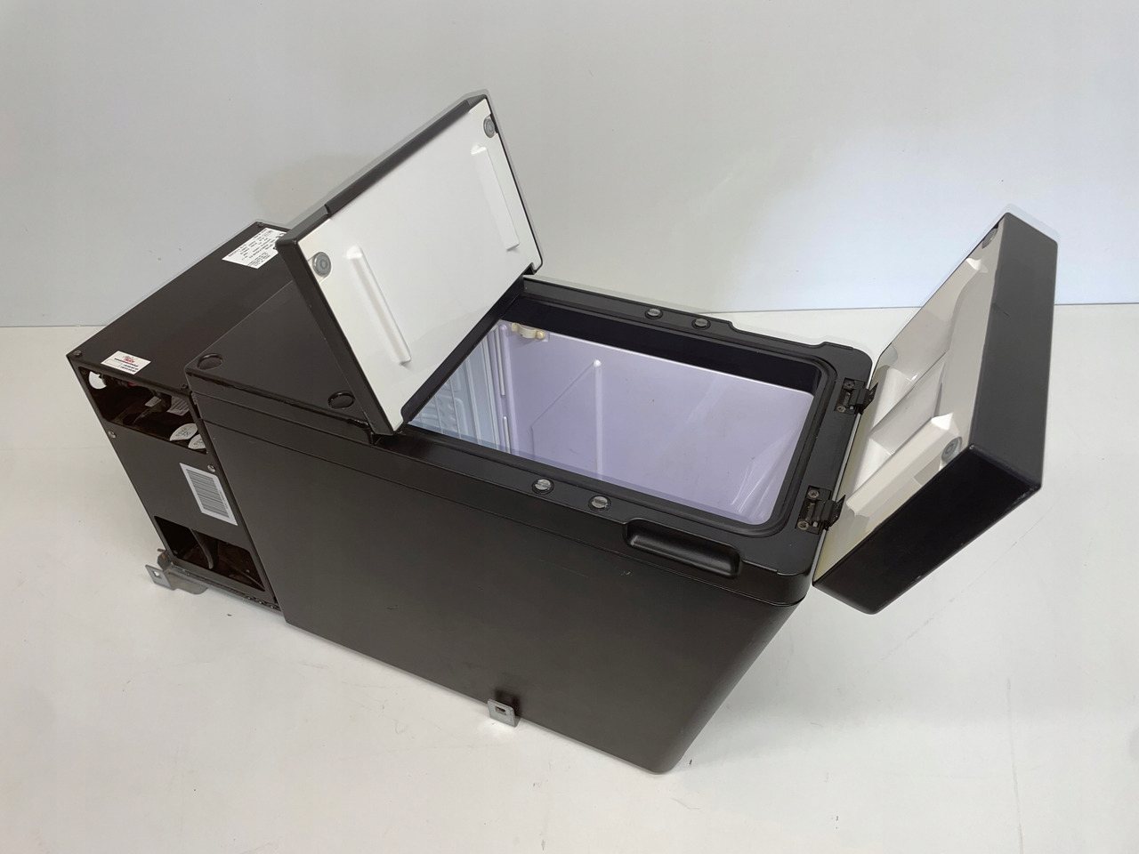 LODÓWKA CHŁODZIARKA IVECO STRALIS INTEL B 504195453 - Cab and interior for Truck: picture 1 LODÓWKA CHŁODZIARKA IVECO STRALIS INTEL B 504195453 - Cab and interior for Truck: picture 1