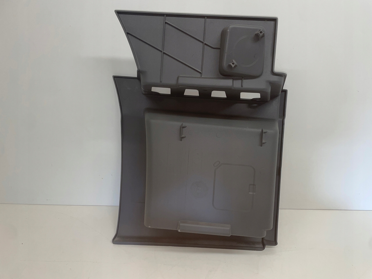 STOPNICA DOLNY STOPIEŃ MAN TGX TGX3 TG-3 81615200075 - Footstep for Truck: picture 4 STOPNICA DOLNY STOPIEŃ MAN TGX TGX3 TG-3 81615200075 - Footstep for Truck: picture 4