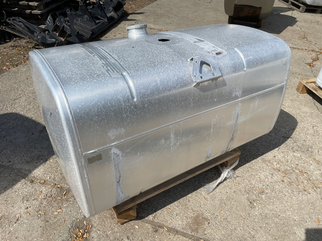 ZBIORNIK PALIWA 430L DAF XF 1949909 - Fuel tank for Truck: picture 5 ZBIORNIK PALIWA 430L DAF XF 1949909 - Fuel tank for Truck: picture 5