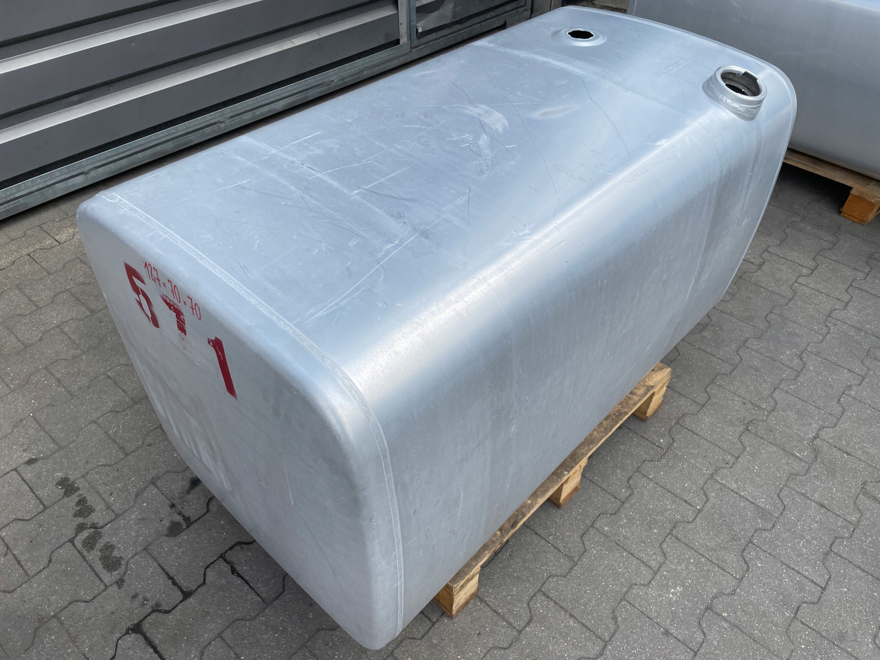 ZBIORNIK PALIWA 560 L IVECO STRALIS HI WAY - Fuel tank for Truck: picture 2 ZBIORNIK PALIWA 560 L IVECO STRALIS HI WAY - Fuel tank for Truck: picture 2