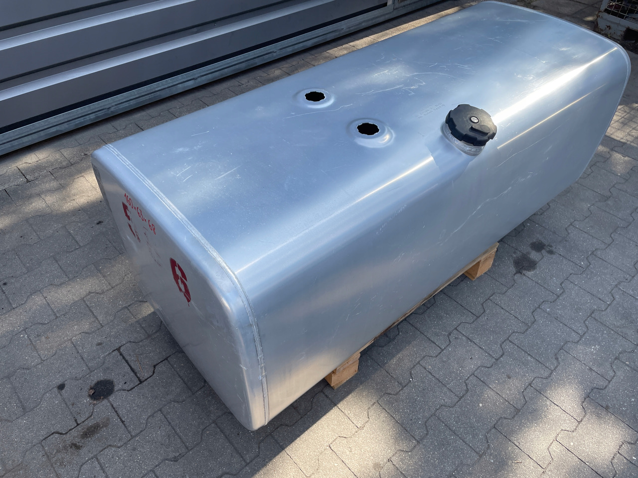 ZBIORNIK PALIWA 600L DAF XF 105 , 95, CF - Fuel tank for Truck: picture 2 ZBIORNIK PALIWA 600L DAF XF 105 , 95, CF - Fuel tank for Truck: picture 2