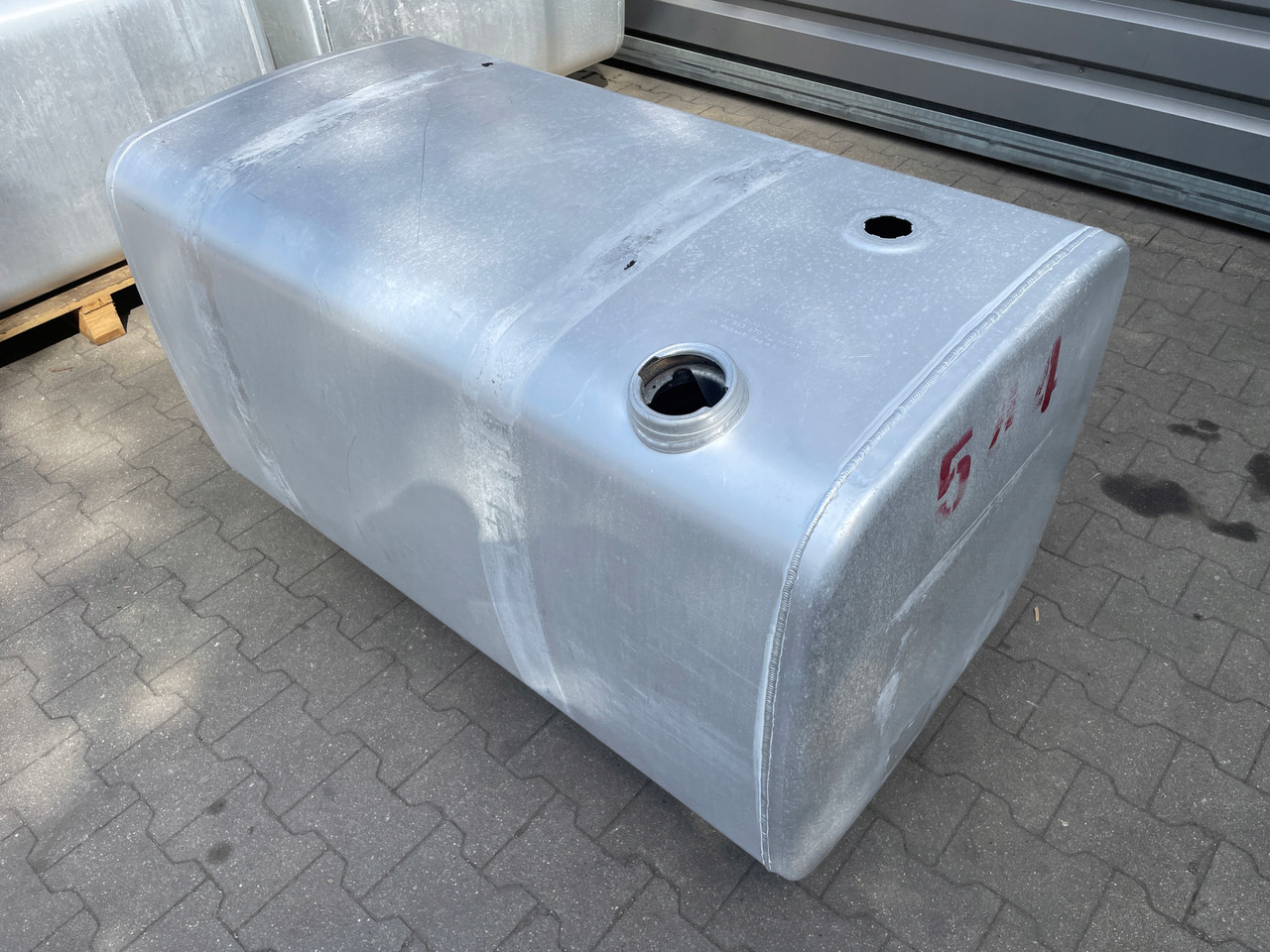 ZBIORNIK PALIWA IVECO STRALIS HI WAY 570 L 029535702 - Fuel tank for Truck: picture 4 ZBIORNIK PALIWA IVECO STRALIS HI WAY 570 L 029535702 - Fuel tank for Truck: picture 4