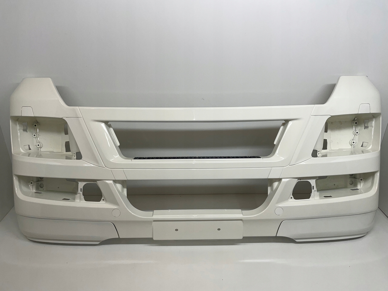 ZDERZAK MAN TGX RAL 9010 - Bumper for Truck: picture 1 ZDERZAK MAN TGX RAL 9010 - Bumper for Truck: picture 1