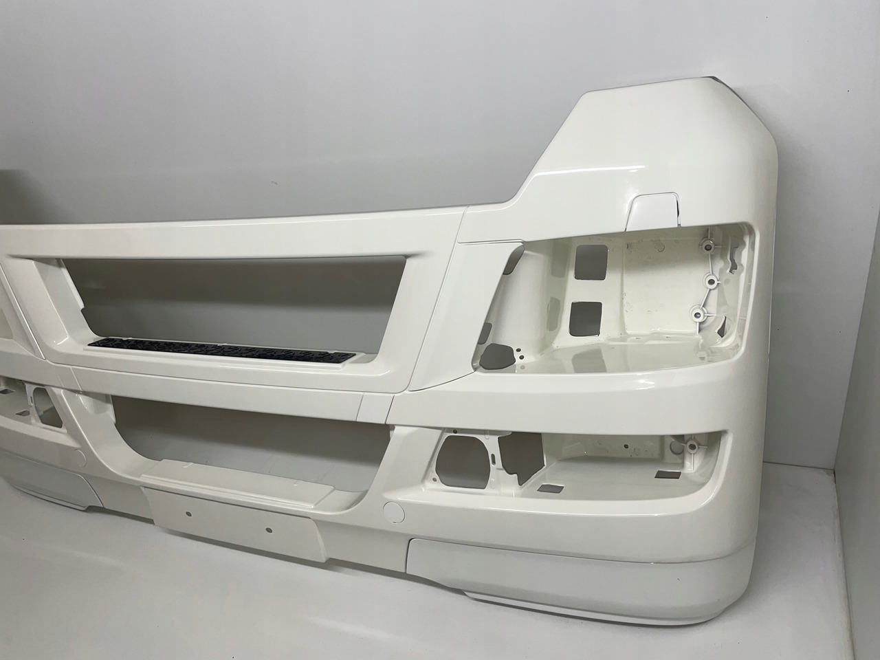 ZDERZAK MAN TGX RAL 9010 - Bumper for Truck: picture 2 ZDERZAK MAN TGX RAL 9010 - Bumper for Truck: picture 2