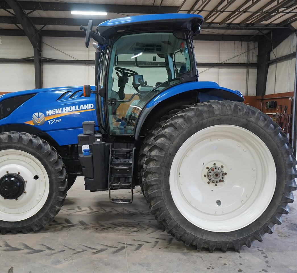 NEW HOLLAND T7.210 - Farm tractor: picture 2 NEW HOLLAND T7.210 - Farm tractor: picture 2