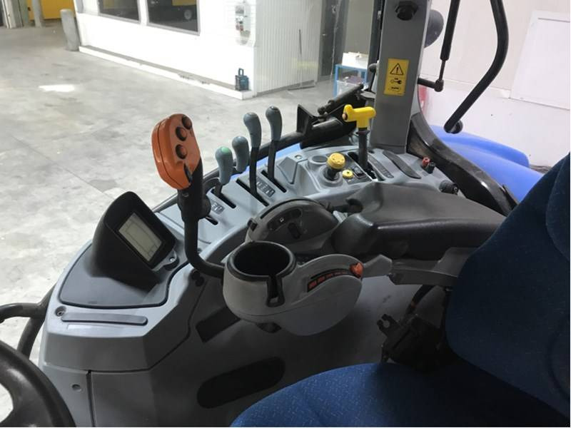 New Holland T7.250 - Farm tractor: picture 5 New Holland T7.250 - Farm tractor: picture 5