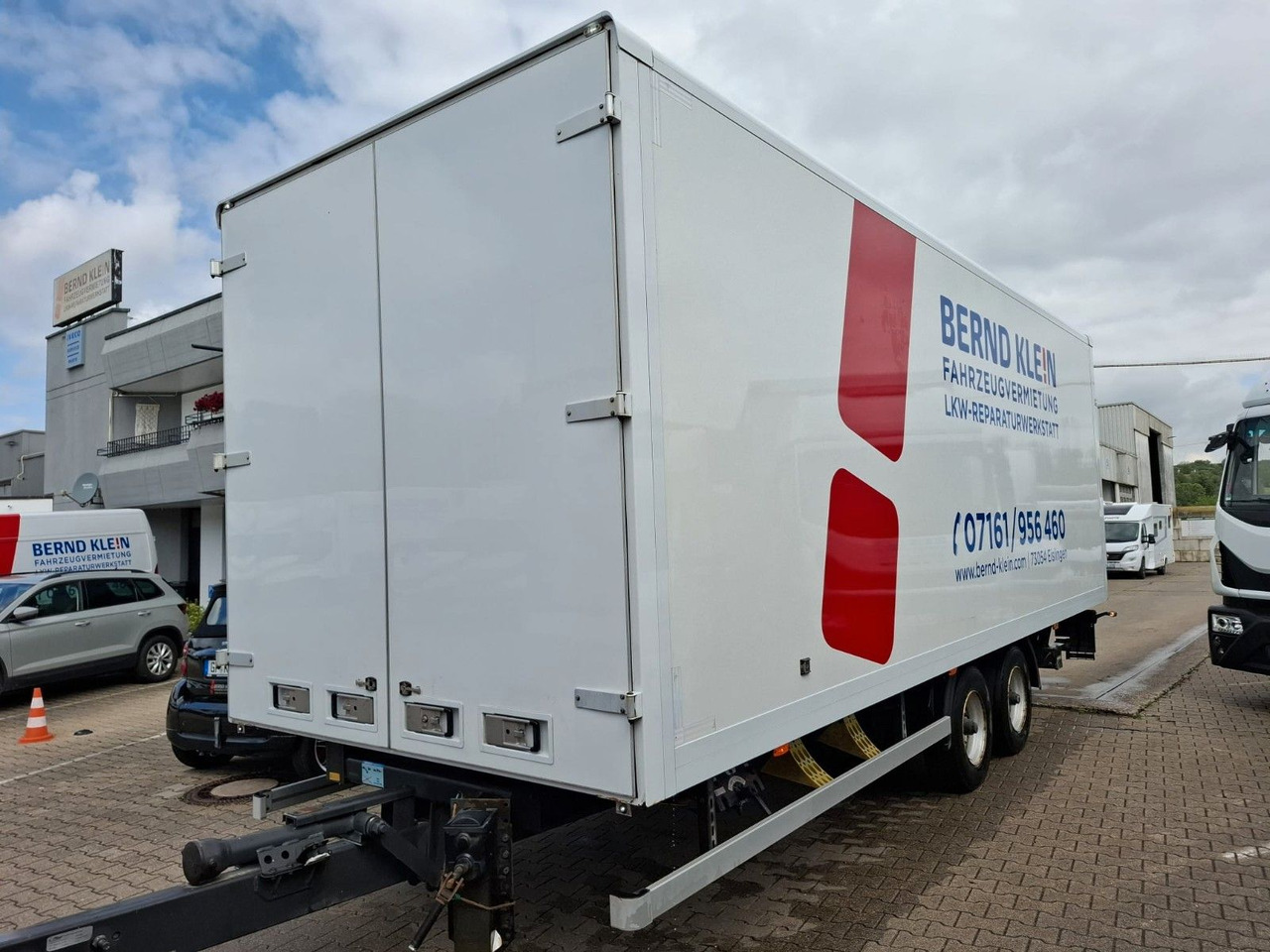 Fliegl TKF118 - Closed box trailer: picture 2 Fliegl TKF118 - Closed box trailer: picture 2