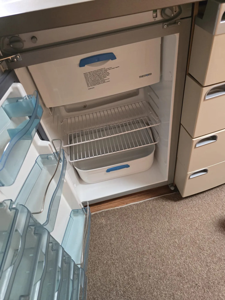 Caravan Wohnwagen Hobby De Luxe 460 LU: picture 11 Caravan Wohnwagen Hobby De Luxe 460 LU: picture 11