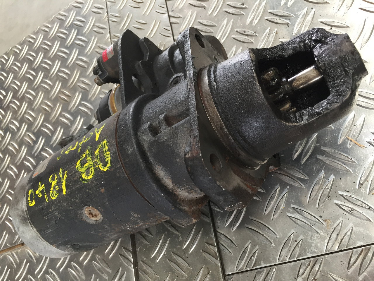 Gebrauchter Anlasser DB Actros 1840, Motor Typ : OM 501 LA, Artikel - Nr. : A 004 151 94 01 - Starter for Truck: picture 2 Gebrauchter Anlasser DB Actros 1840, Motor Typ : OM 501 LA, Artikel - Nr. : A 004 151 94 01 - Starter for Truck: picture 2