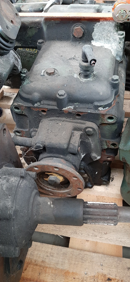 Gebrauchtes 5 - Gang MB 8 - 14 - Getriebe, Artikel - Nr. : 81.99999 - 9999 - Gearbox for Truck: picture 4 Gebrauchtes 5 - Gang MB 8 - 14 - Getriebe, Artikel - Nr. : 81.99999 - 9999 - Gearbox for Truck: picture 4