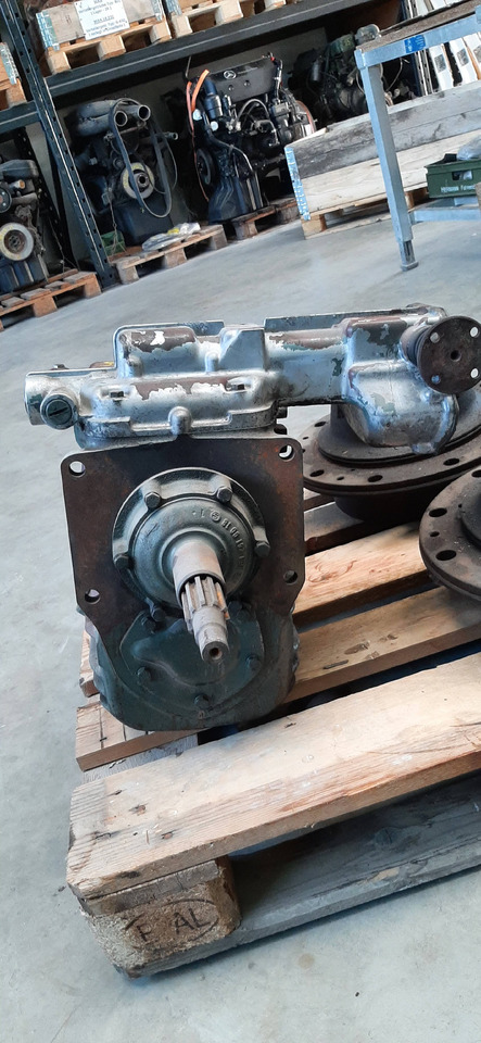 Gebrauchtes MB 813 Getriebe, Typ : G 3 / 60 - 5 / 7,5, Artikel - Nr. : A 318 261 02 05 - Gearbox for Truck: picture 2 Gebrauchtes MB 813 Getriebe, Typ : G 3 / 60 - 5 / 7,5, Artikel - Nr. : A 318 261 02 05 - Gearbox for Truck: picture 2