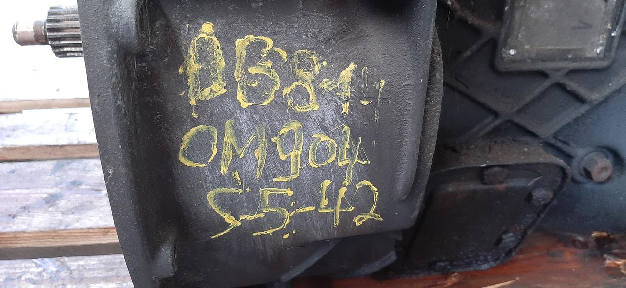 Gebrauchtes MB 814 Getriebe, Typ : OM 904 S 5 42 Artikel - Nr. : A 673 260 42 00 - Gearbox for Truck: picture 2 Gebrauchtes MB 814 Getriebe, Typ : OM 904 S 5 42 Artikel - Nr. : A 673 260 42 00 - Gearbox for Truck: picture 2