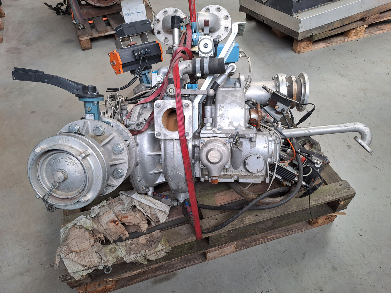 Neuwertige Albert Ziegler Wasserpumpe ( Feuerwehr ), Typ : FP 22 / 15, Artikel - Nr. : 81.99999 - 99 - Coolant pump for Truck: picture 3 Neuwertige Albert Ziegler Wasserpumpe ( Feuerwehr ), Typ : FP 22 / 15, Artikel - Nr. : 81.99999 - 99 - Coolant pump for Truck: picture 3