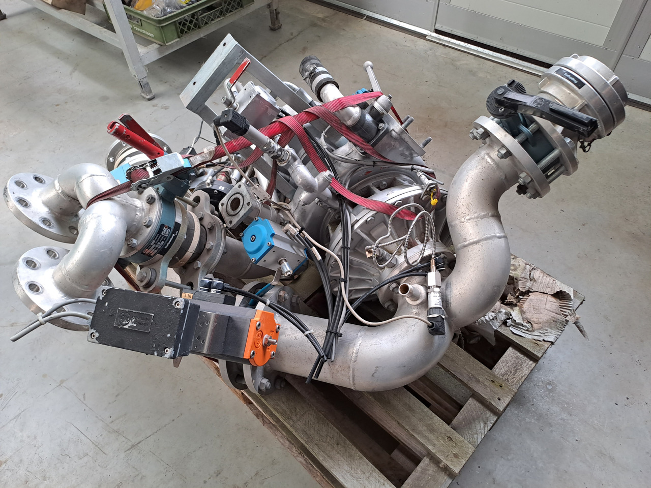 Neuwertige Albert Ziegler Wasserpumpe ( Feuerwehr ), Typ : FP 22 / 15, Artikel - Nr. : 81.99999 - 99 - Coolant pump for Truck: picture 1 Neuwertige Albert Ziegler Wasserpumpe ( Feuerwehr ), Typ : FP 22 / 15, Artikel - Nr. : 81.99999 - 99 - Coolant pump for Truck: picture 1