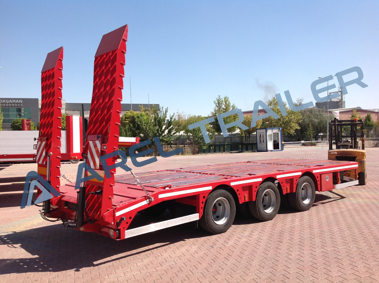 AREL TRAILER 3 AXLE TRIDEM CENTRE AXLE REMORQUE DRAWBAR - Low loader trailer: picture 4 AREL TRAILER 3 AXLE TRIDEM CENTRE AXLE REMORQUE DRAWBAR - Low loader trailer: picture 4