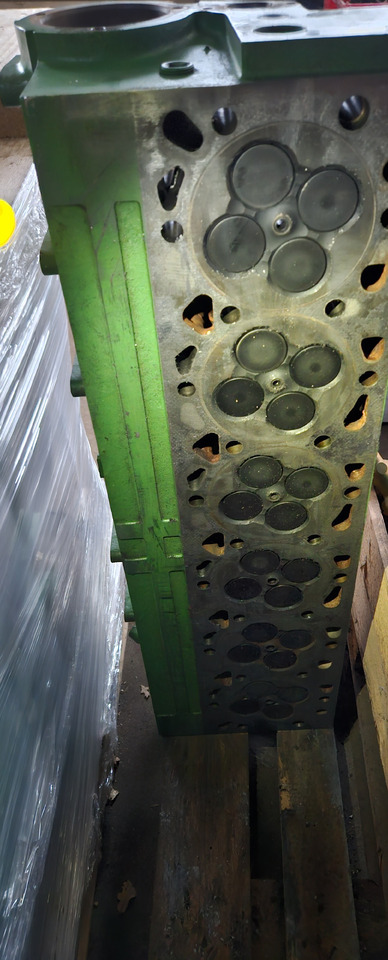 JOHN DEERE Cylinderhead R504243 - Cylinder head: picture 1 JOHN DEERE Cylinderhead R504243 - Cylinder head: picture 1