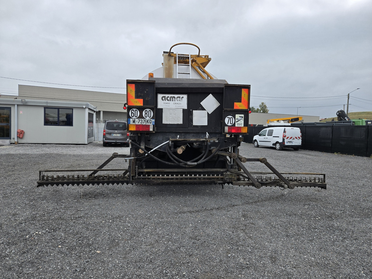 Renault Premium 300 - Asphalt distributor: picture 4 Renault Premium 300 - Asphalt distributor: picture 4