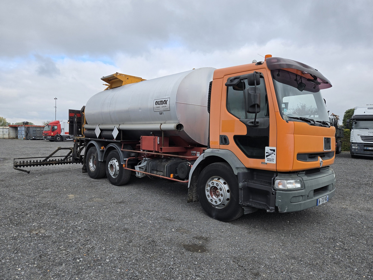 Renault Premium 300 - Asphalt distributor: picture 1 Renault Premium 300 - Asphalt distributor: picture 1