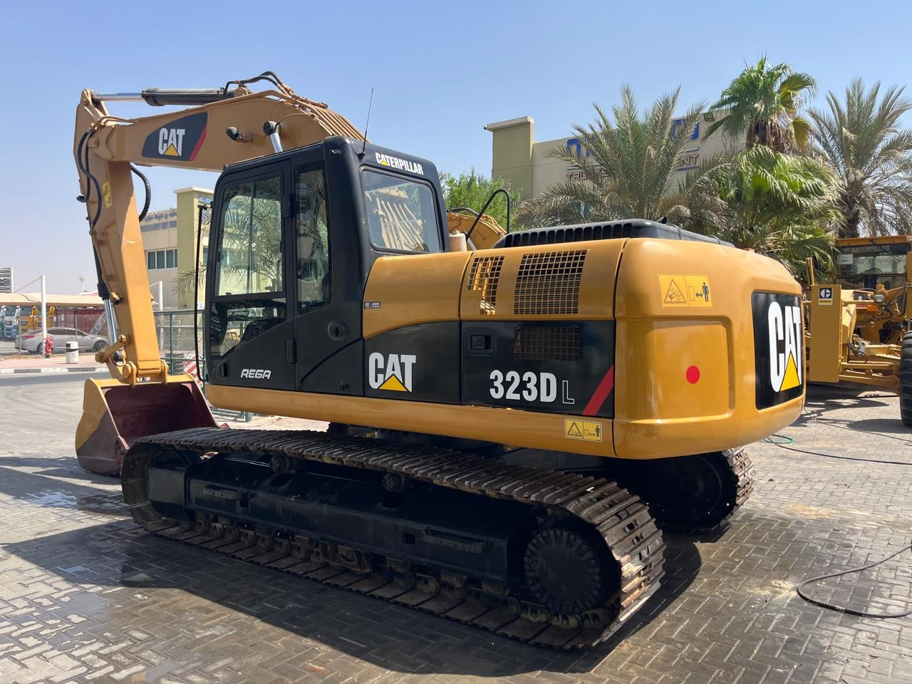CATERPILLAR 323DL - Crawler excavator: picture 1 CATERPILLAR 323DL - Crawler excavator: picture 1