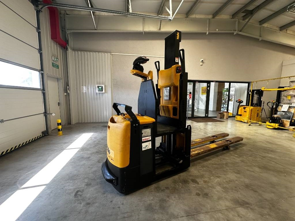 Yale MO20 - Order picker: picture 2 Yale MO20 - Order picker: picture 2