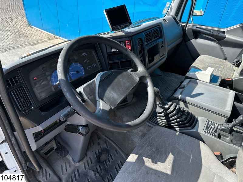 Renault Premium 270 Euro 3, Fuel, Manual, 13500 Liter, 4 Comp - Tank truck: picture 5 Renault Premium 270 Euro 3, Fuel, Manual, 13500 Liter, 4 Comp - Tank truck: picture 5
