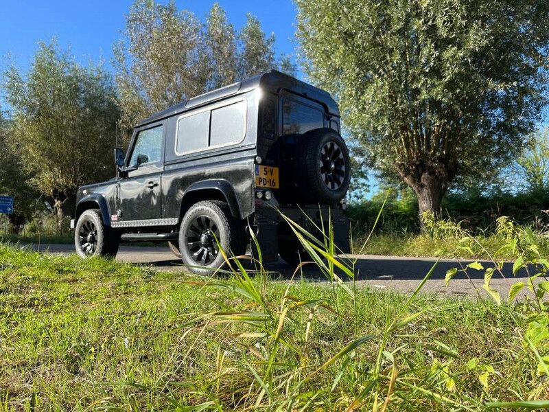 Land Rover Defender X tech with black pack - Car: picture 2 Land Rover Defender X tech with black pack - Car: picture 2