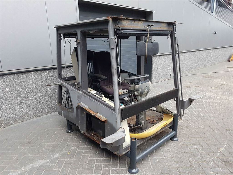 Ahlmann AZ210E-23103106-Cabin/Kabine/Cabine - Cab and interior for Construction machinery: picture 2 Ahlmann AZ210E-23103106-Cabin/Kabine/Cabine - Cab and interior for Construction machinery: picture 2