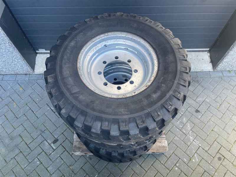 Atlas AR65-Michelin 335/80R20 (12.5R20)-Tire/Reifen/Band - Wheels and tires for Construction machinery: picture 5 Atlas AR65-Michelin 335/80R20 (12.5R20)-Tire/Reifen/Band - Wheels and tires for Construction machinery: picture 5