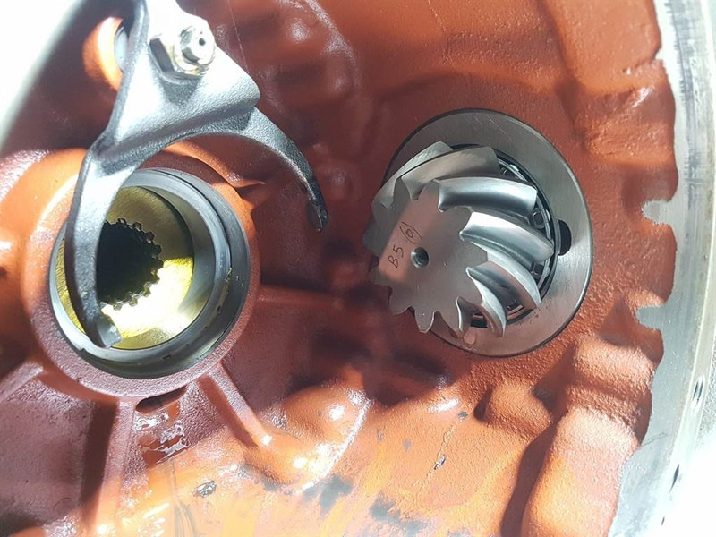 Axle and parts for Construction machinery CLARK-HURTH 317/112/54-Spicer Dana 11206018639-Axle housing: picture 6