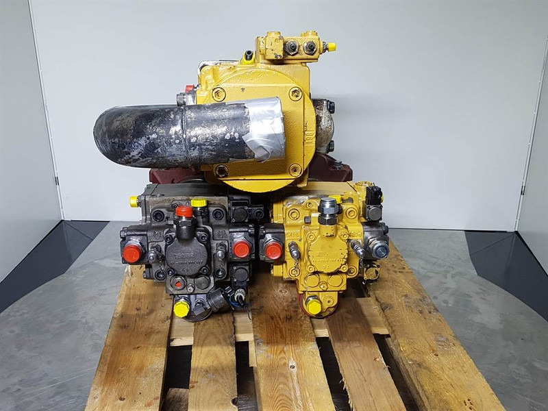 Cat 580B / Ecolog 580 - Transmission/Getriebe - Gearbox and parts for Construction machinery: picture 4 Cat 580B / Ecolog 580 - Transmission/Getriebe - Gearbox and parts for Construction machinery: picture 4