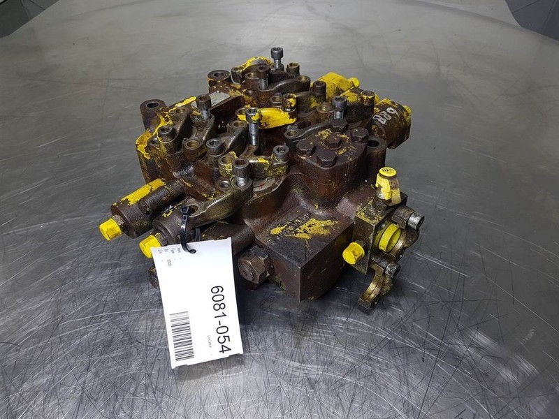 David Brown MVBT01059 - Komatsu WA270-3 - Valve - Hydraulics: picture 2 David Brown MVBT01059 - Komatsu WA270-3 - Valve - Hydraulics: picture 2