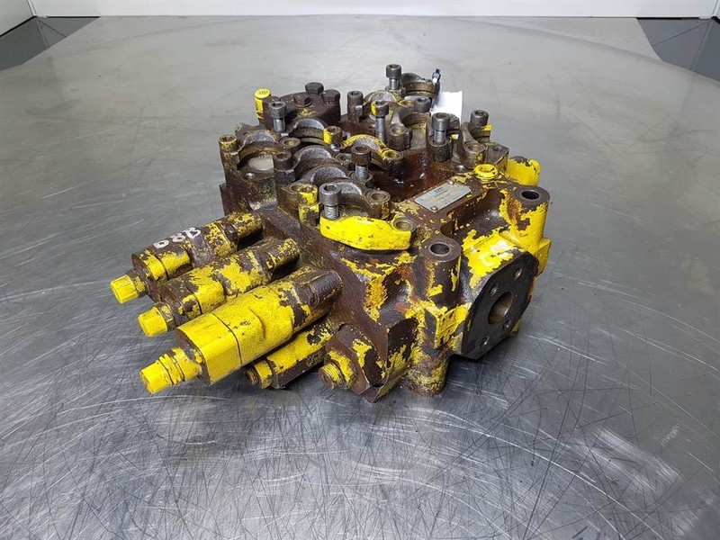 David Brown MVBT01059 - Komatsu WA270-3 - Valve - Hydraulics: picture 1 David Brown MVBT01059 - Komatsu WA270-3 - Valve - Hydraulics: picture 1