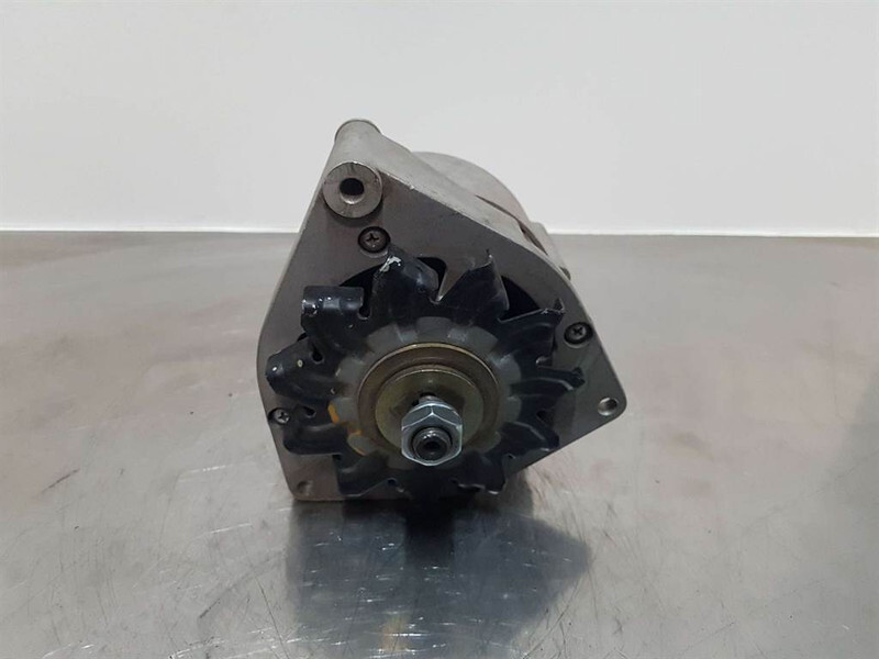 Deutz 28V 27A - Alternator/Lichtmaschine/Dynamo - Engine for Construction machinery: picture 2 Deutz 28V 27A - Alternator/Lichtmaschine/Dynamo - Engine for Construction machinery: picture 2