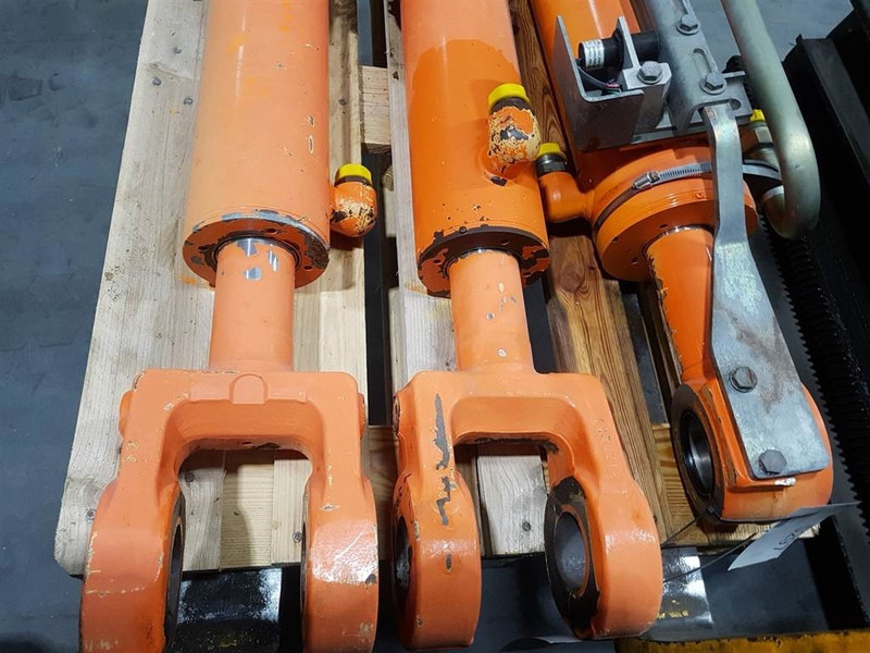 FIAT-HITACHI W 170 - Lifting cylinder/Hubzylinder/Hefcilinder - Hydraulics: picture 4 FIAT-HITACHI W 170 - Lifting cylinder/Hubzylinder/Hefcilinder - Hydraulics: picture 4