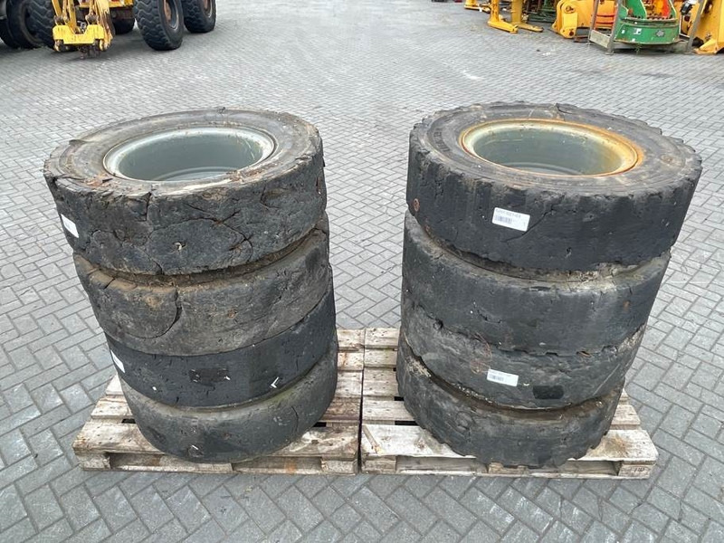 Liebherr 10.00-20 - Tire/Reifen/Band - Wheels and tires for Construction machinery: picture 1 Liebherr 10.00-20 - Tire/Reifen/Band - Wheels and tires for Construction machinery: picture 1