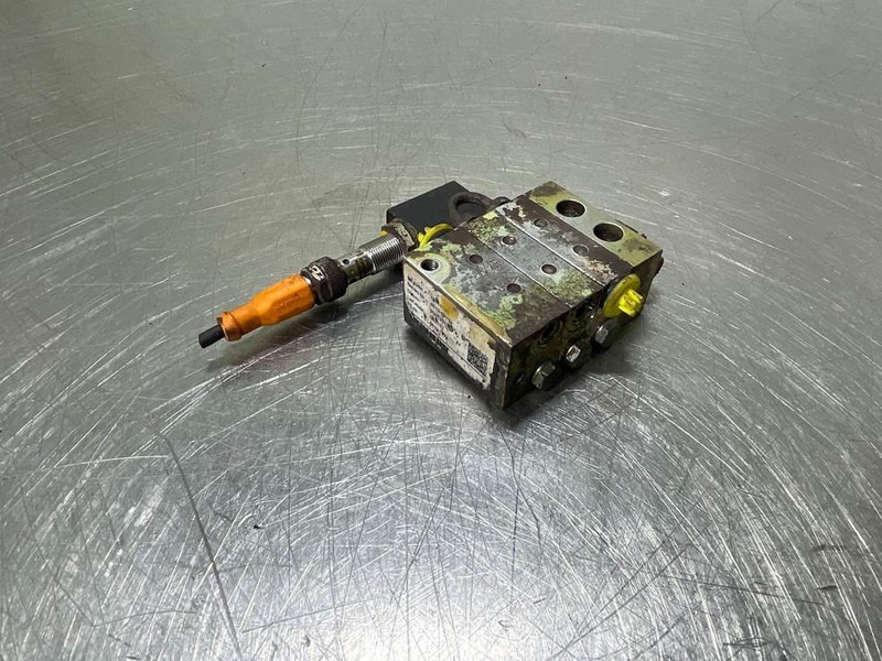 Liebherr L524-10444143 / 11341172-Lubricating system - Frame/ Chassis for Construction machinery: picture 1 Liebherr L524-10444143 / 11341172-Lubricating system - Frame/ Chassis for Construction machinery: picture 1