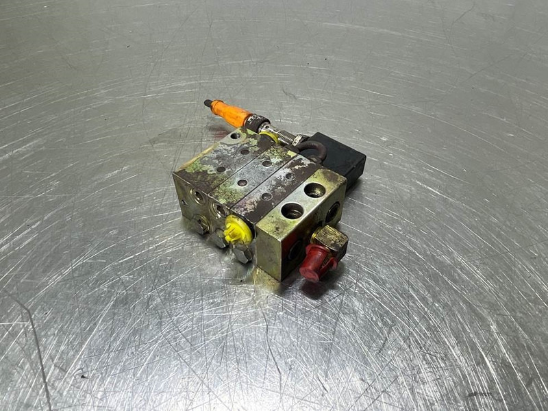 Liebherr L524-10444143 / 11341172-Lubricating system - Frame/ Chassis for Construction machinery: picture 2 Liebherr L524-10444143 / 11341172-Lubricating system - Frame/ Chassis for Construction machinery: picture 2