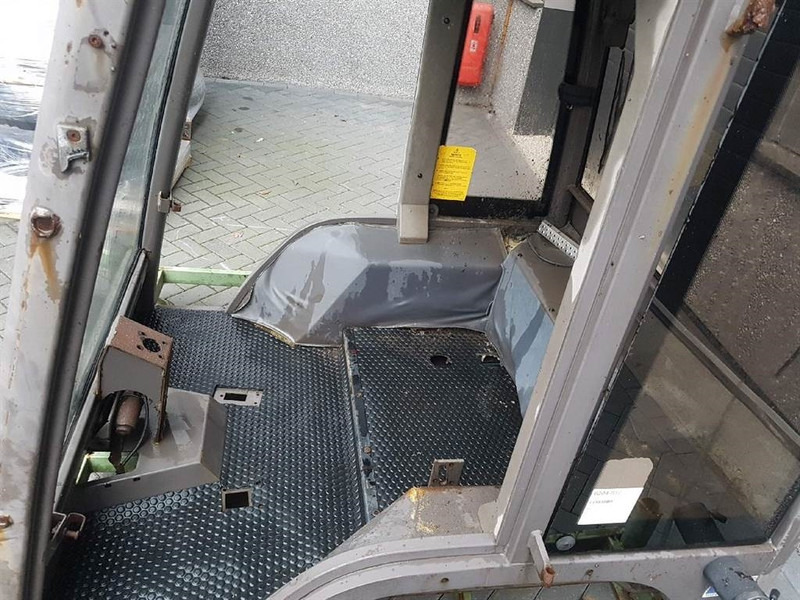 Manitou MLA627 - Cabin/Kabine/Cabine - Cab and interior for Construction machinery: picture 4 Manitou MLA627 - Cabin/Kabine/Cabine - Cab and interior for Construction machinery: picture 4