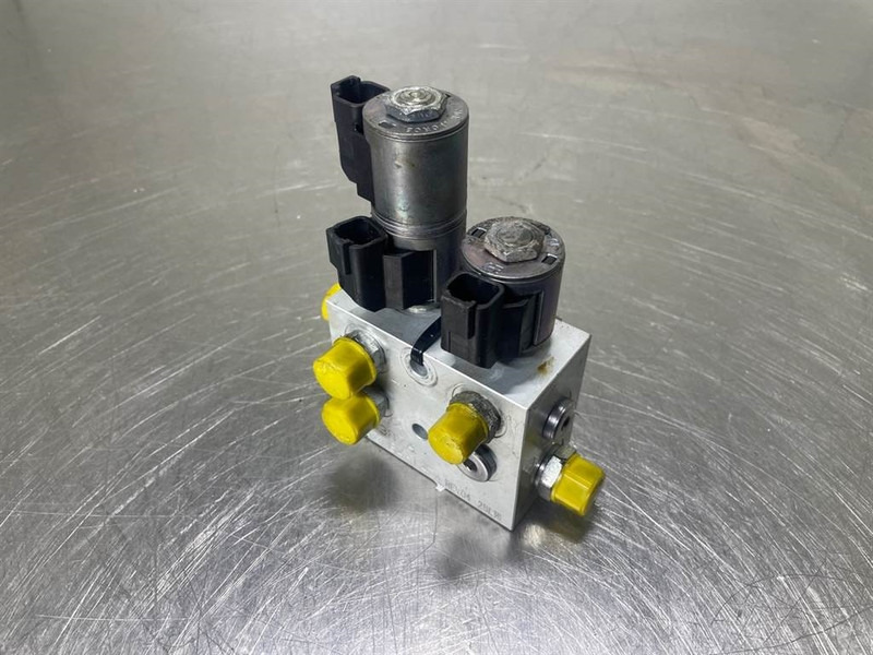 Mecalac 12MTX-6090387-Servo valve/Servoventil/Servoventiel - Hydraulics for Construction machinery: picture 1 Mecalac 12MTX-6090387-Servo valve/Servoventil/Servoventiel - Hydraulics for Construction machinery: picture 1